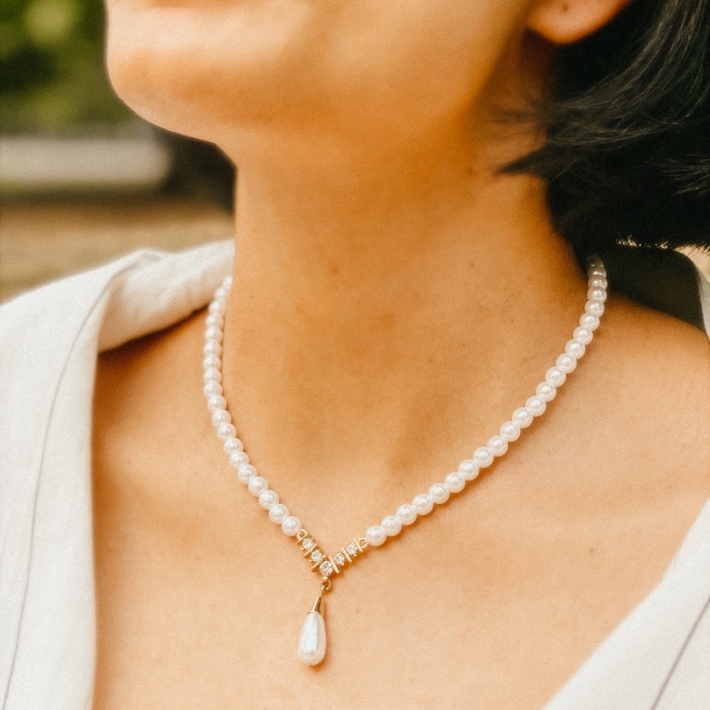 Vintage - Goldtone Faux Pearl and Crystal Necklace
